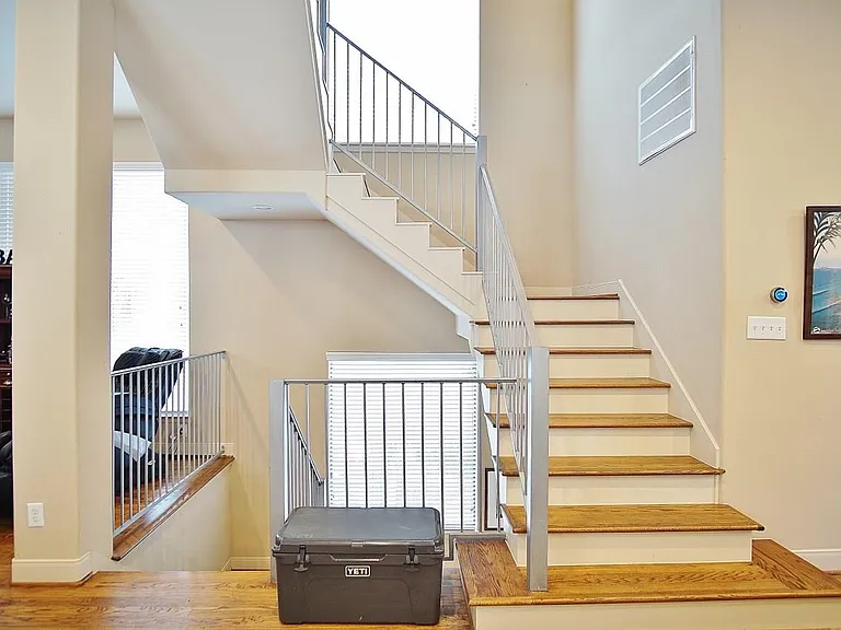 818 Lester St — Photo 14