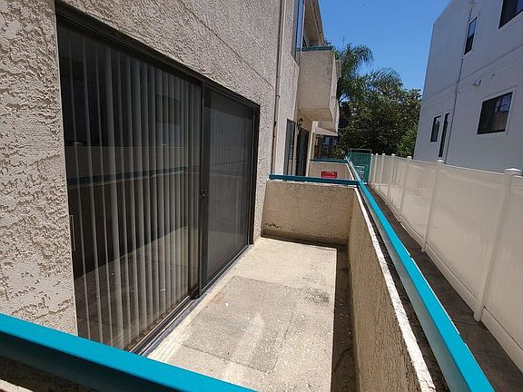 3rd image of 647 N Hayworth Ave APT 203
