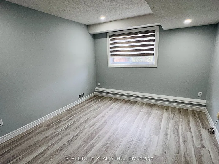 1279 Aldersbrook Rd — Photo 17