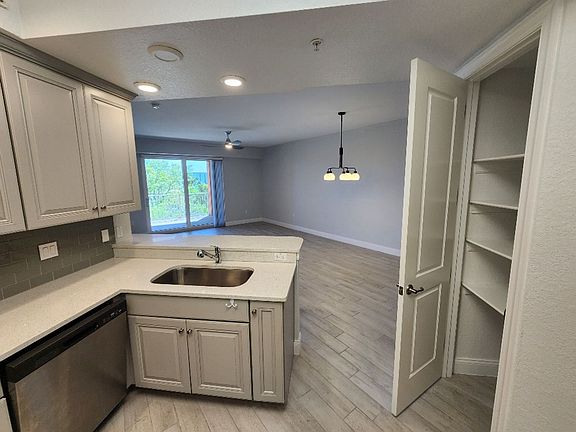 4th image of 2 Riverwalk Dr Unit 302