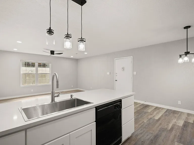 910 Duncan Ln #56 — Photo 6