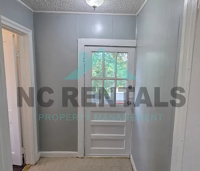1415 Underwood Ave — Photo 15