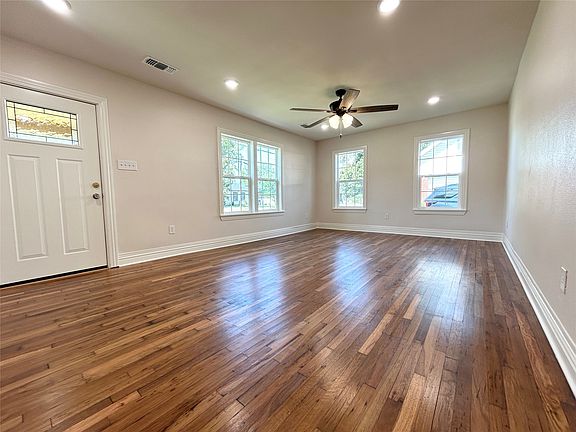 4th image of 118 Kyle St