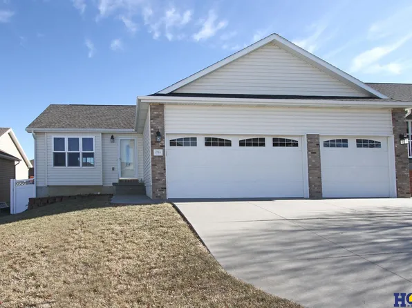 1740 NW Flader Ct, Lincoln, NE 68528