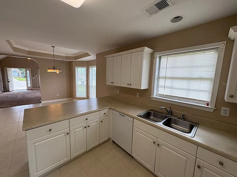 161 Mayfair Ln — Photo 9