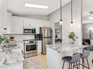 582 Kassel Ln, Chaska, MN 55318