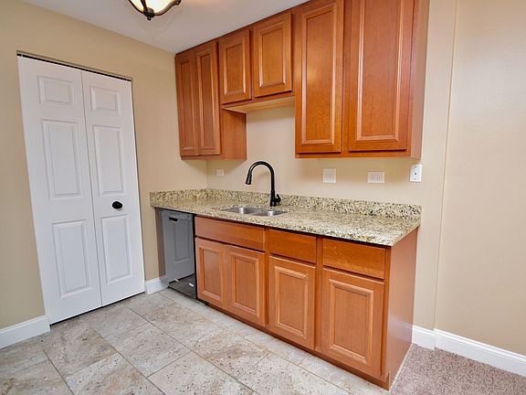 3rd image of 360 Newport Ln APT C1