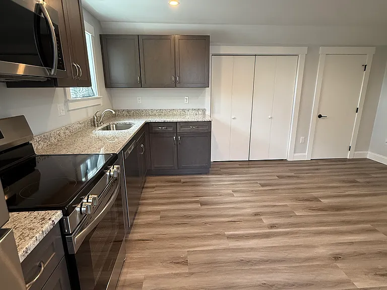 14A Academy St #C — Photo 3