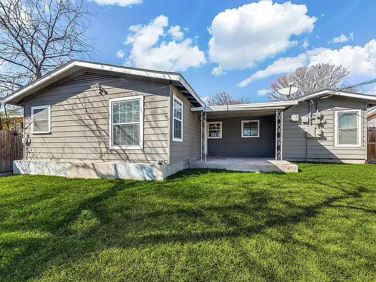 470 Dresden Dr — Photo 20