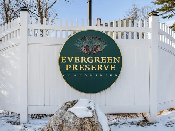 2410 Skyline Dr Unit 11, Lowell, MA 01854