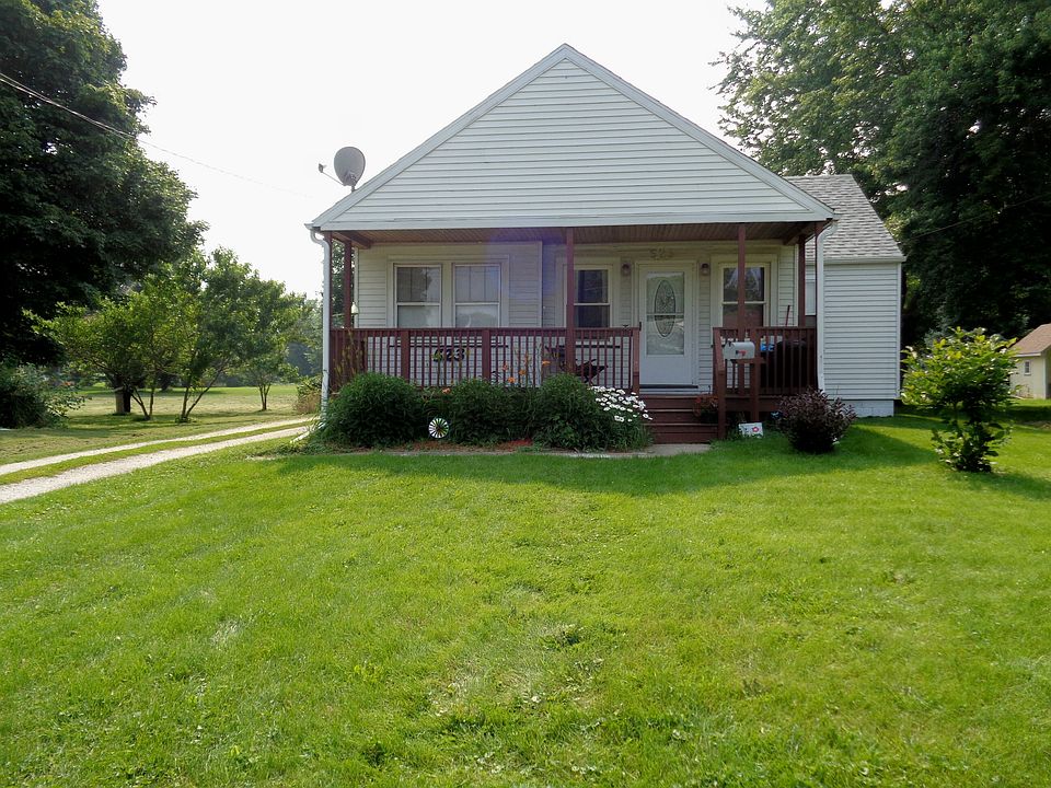 1st image of 523 Hollis St