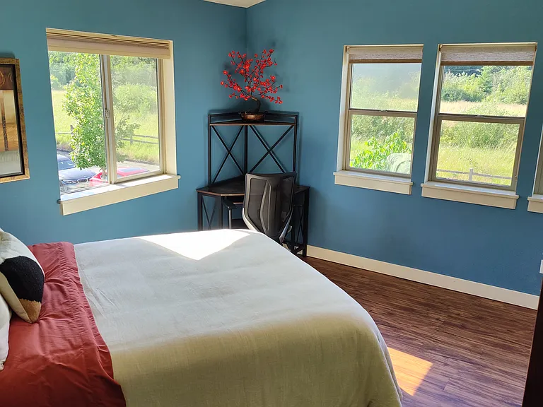 1111 NE Sorrel Pl — Photo 2