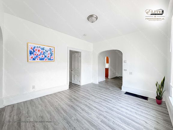4th image of 836 E Shiawassee St #1