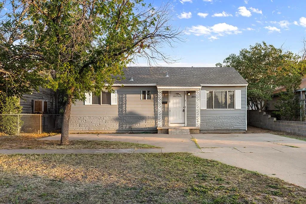 4 bed, 2.0 bath, 1908 sqft, $2,395 — Photo 1