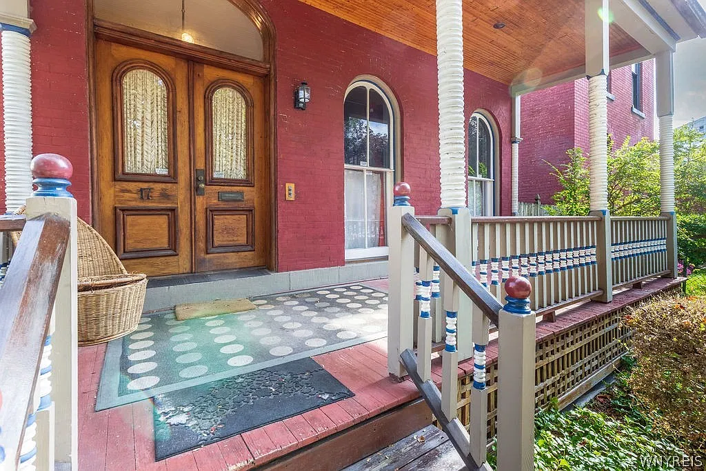 1 bed, 1.0 bath, 2224 sqft, $1,400 — Photo 2
