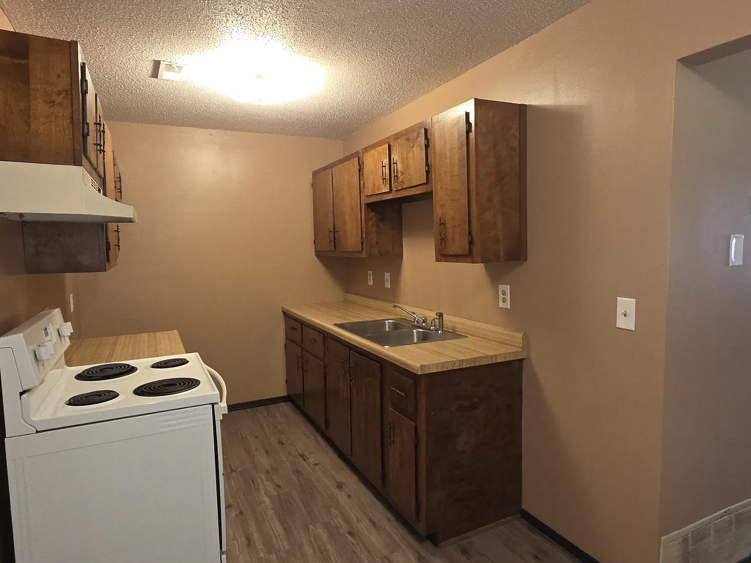 518 Bartlett St — Photo 4