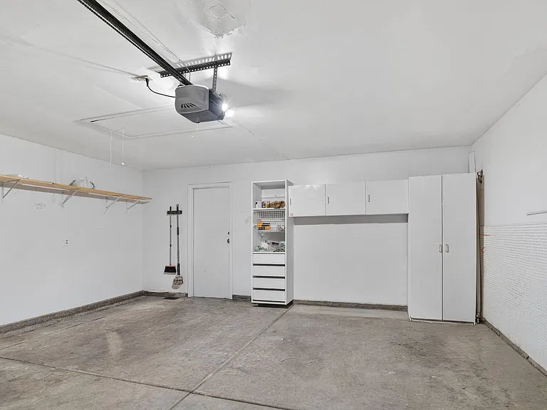 7520 Bowles Dr — Photo 8