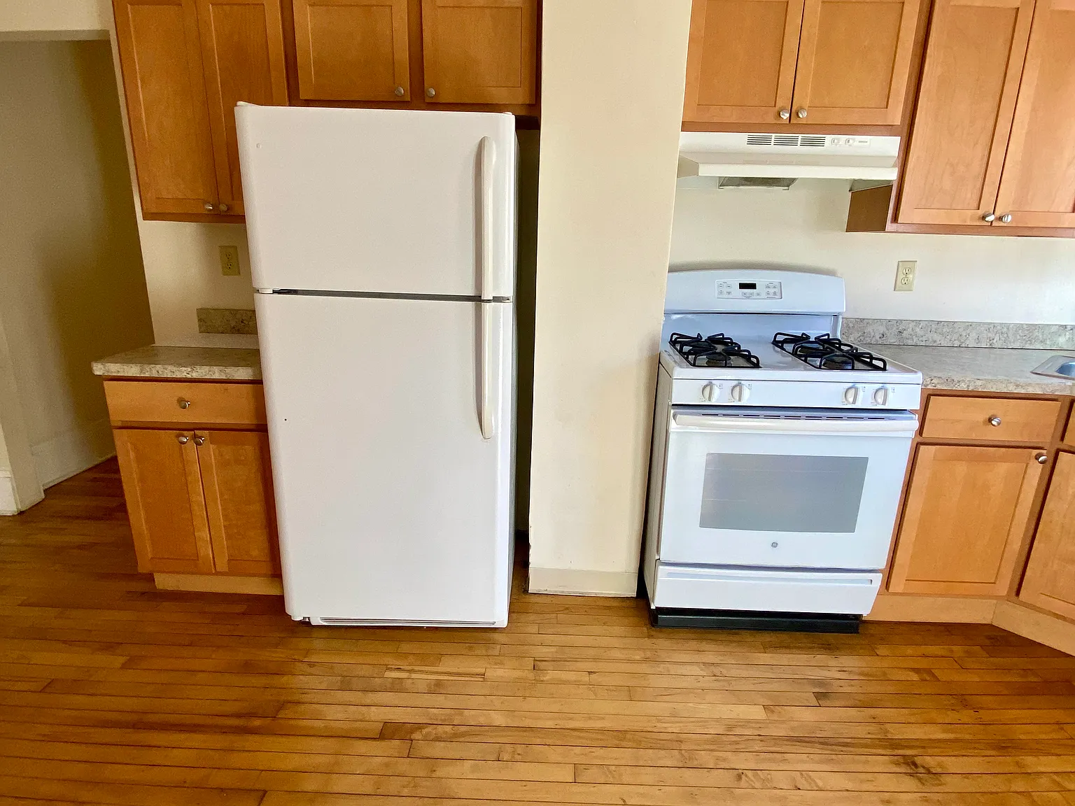 2 bed, 1050 sqft, $1,275 — Photo 4