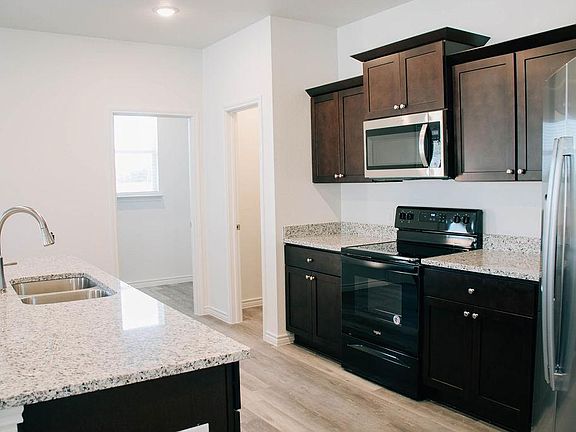 5th image of 861 Freedom Cir