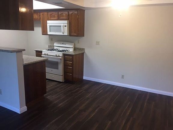 3rd image of 430 S Niagara St #105