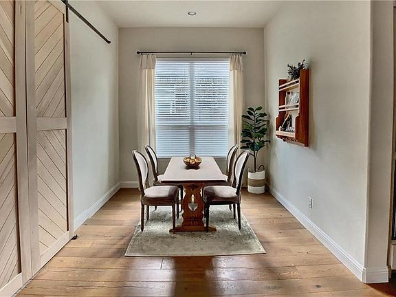 4th image of 1005 Caney Creek Ln