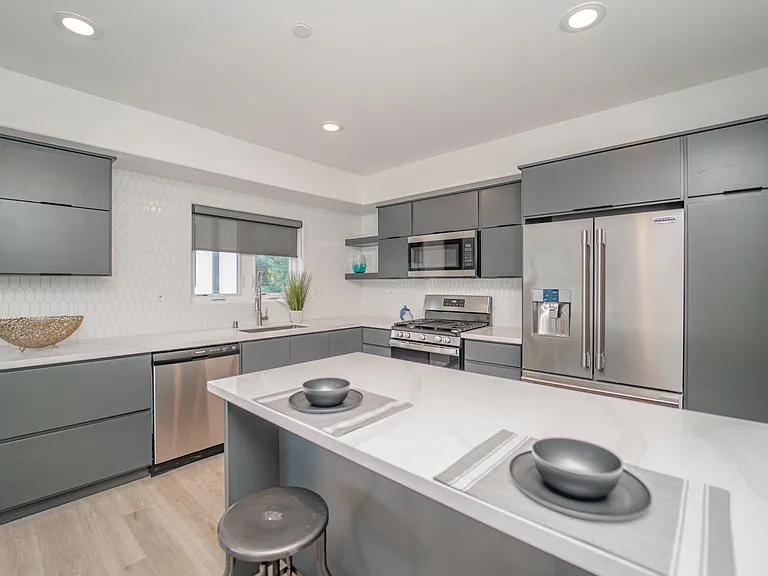 2115 Holly Dr — Photo 17