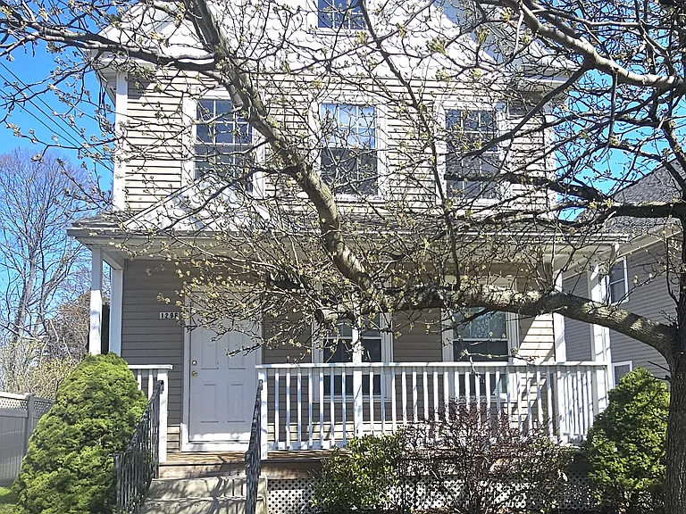 129 Main St #B2 — Photo 12