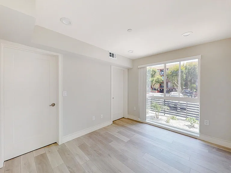 953 1/2 N Mariposa Ave #1/2 — Photo 20