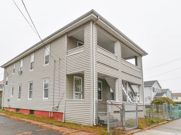 81 N East St, Holyoke, MA 01040