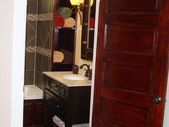 2nd floor Bathroom
