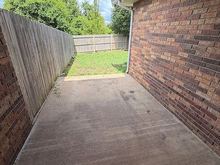 3541 S Jefferson Ave — Photo 10