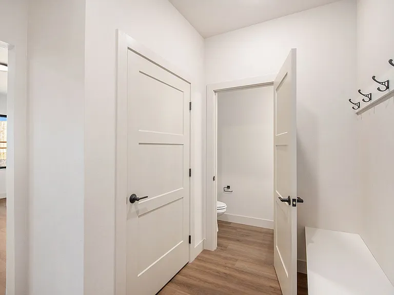 5631-5735 E Revere Dr — Photo 25