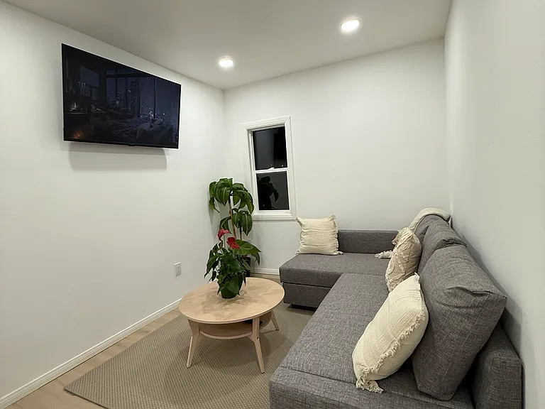 Lewis St — Photo 1