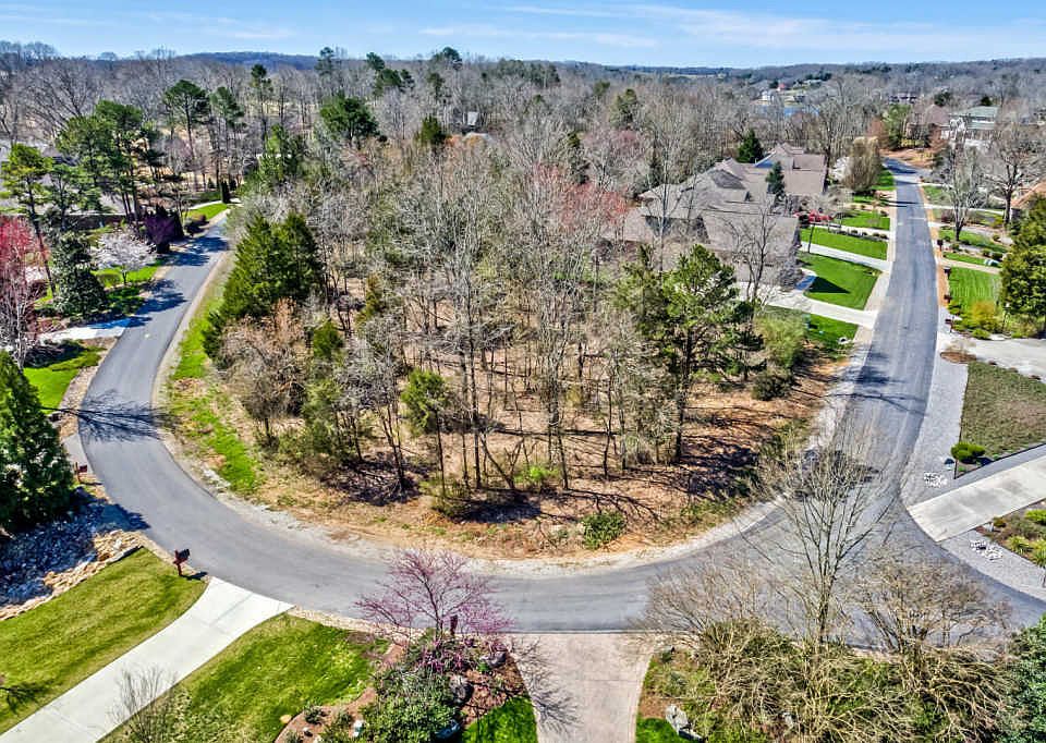 1st image of 411 Cayuga Dr
