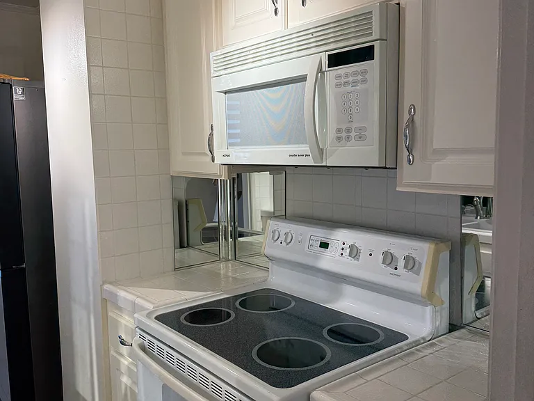10747 Wilshire Blvd #1 — Photo 8
