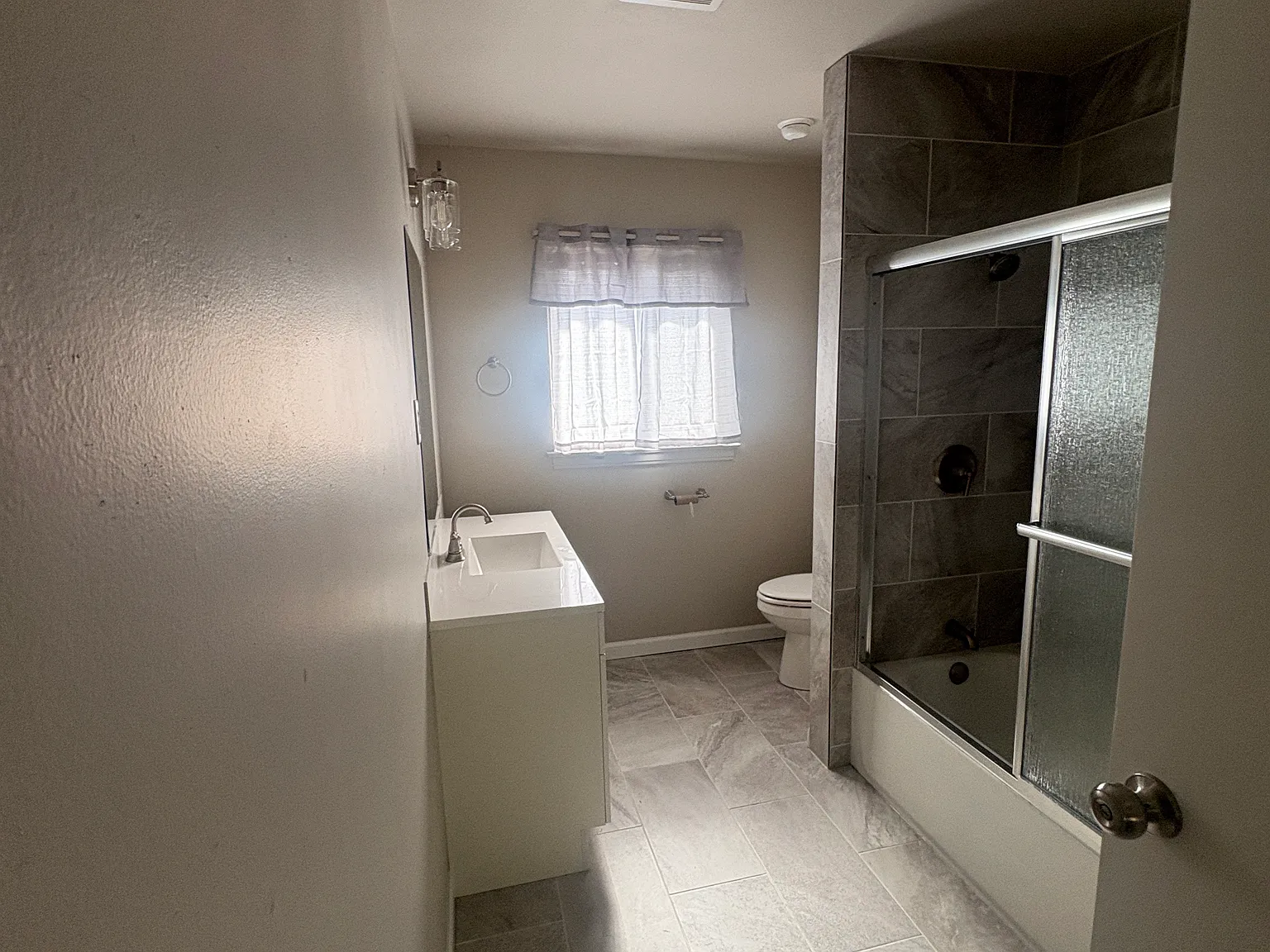 3 bed, 1102 sqft, $1,875 — Photo 4