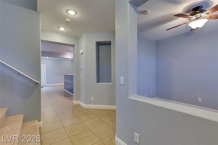 3 bed, 2.5 bath, 1909 sqft, $2,137 — Photo 3