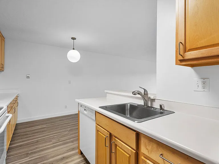 960 Shorepoint Ct #306 — Photo 5