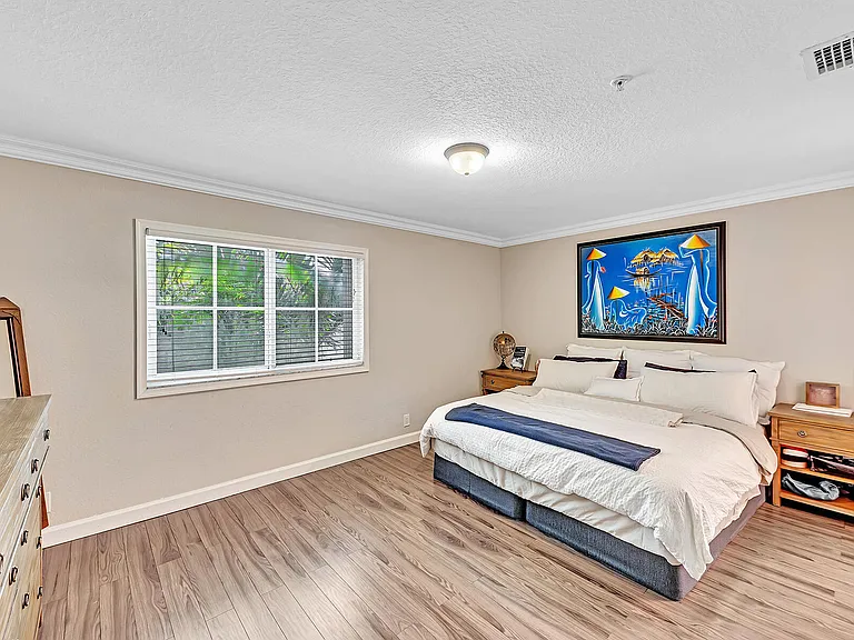 323 Bayfront Dr — Photo 33