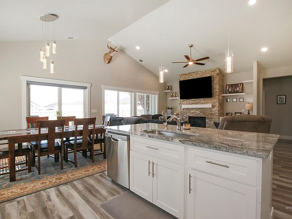 5th image of 1315 Cantebria Way