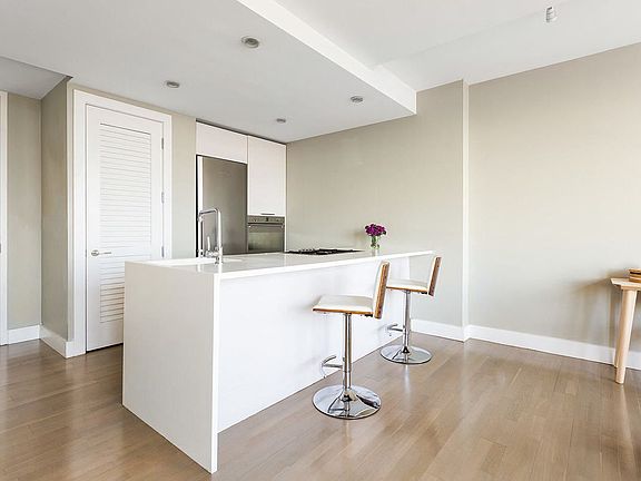 4th image of 5-19 Borden Ave #7F