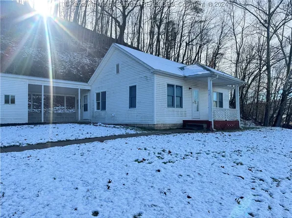 413 Church St N, Ripley, WV 25271