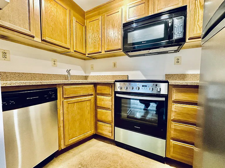 907 Church St — Photo 10