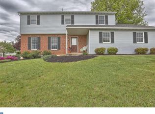 1801 Persimmon Dr, Sinking Spring, PA 19608