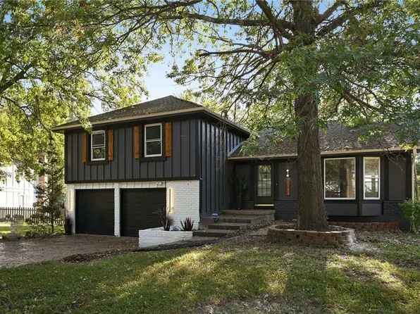 8143 NW Twin Oaks Dr, Kansas City, MO 64151