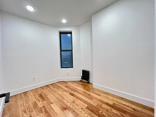 Rented by Zjama Realty Corp | media 10