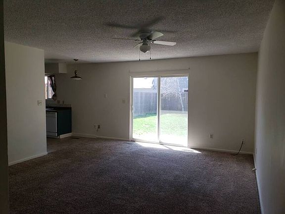 4th image of 1401 Cypress Dr #1
