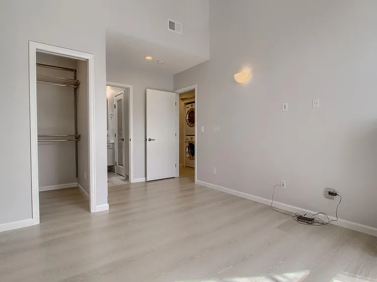 170 S Jackson St #203 — Photo 19