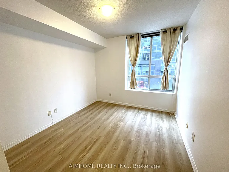 1000 King St W #317 — Photo 18