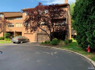 141 Windsor Cir #141D, Washington Township, NJ 07676